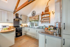 Dishwasher, high chair, cookware/dishes/utensils - 2 Bed in Seahouses (oc-t19165) (Bamburgh)