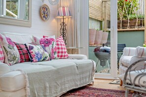 Interior - 3 Bed in Padstow (oc-b28803) (Padstow)