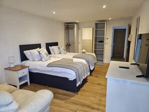 Iron/ironing board, free WiFi, bed sheets - 4 Bed in St. Ives (oc-c28788) (St Ives)
