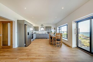 Oven, high chair, cookware/dishes/utensils - 4 Bed in St. Ives (oc-c28788) (St Ives)