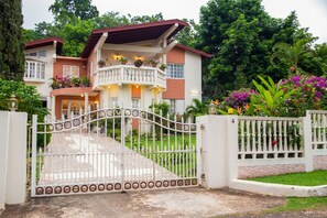 Exterior - (Kingston)