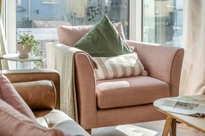 TV - 2 Bed in Mumbles (oc-c28838) (The Mumbles)