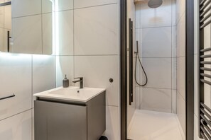 Towels - 2 Bed in Mumbles (oc-c28838) (The Mumbles)