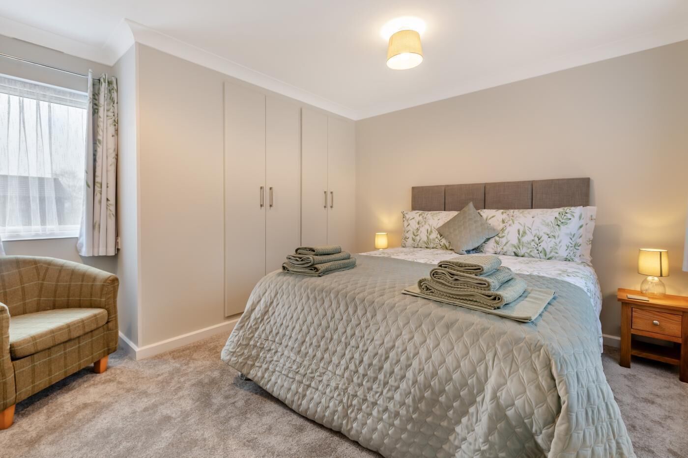 Iron/ironing board, free WiFi, bed sheets