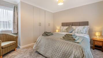 Iron/ironing board, free WiFi, bed sheets