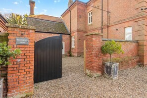 Exterior - 3 Bed in Bessingham (oc-b28837) (Bessingham)