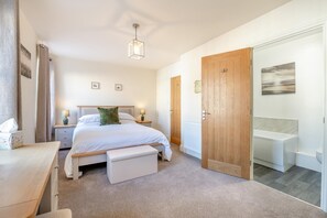 Travel cot, free WiFi, bed sheets - 4 Bed in Whitby (oc-b28403) (Whitby)