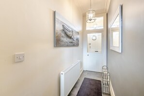 Interior - 4 Bed in Whitby (oc-b28403) (Whitby)