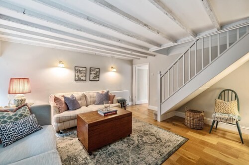 3 Bed in Netherbury (oc-w28430)
