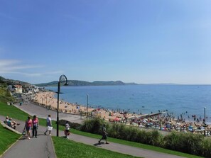 شاطئ