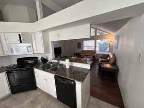 Private kitchen - Frisco Oasis, 3 bedroom, 4 beds, 2 full bathrooms. Italian Leather Couches (Frisco)
