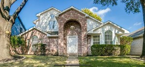 Exterior - Frisco Oasis, 3 bedroom, 4 beds, 2 full bathrooms. Italian Leather Couches (Frisco)