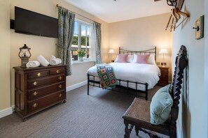 2 bedrooms, iron/ironing board, WiFi (free), bed sheets