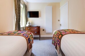 2 bedrooms, iron/ironing board, WiFi (free), bed sheets