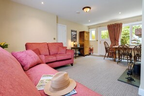 TV - 2 Bed in Ravenglass (oc-h28842) (Ravenglass)