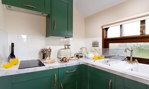 Oven, cookware/dishes/utensils