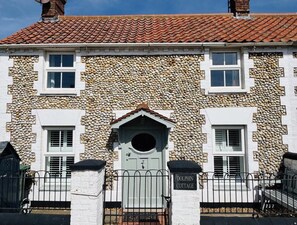 Exterior - 3 Bed in Brancaster Staithe (oc-d28860) (Brancaster Staithe)