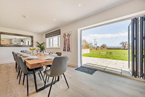 6 Bed in Llanarthney (oc-c28878)