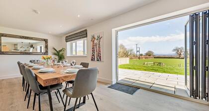 6 Bed in Llanarthney (oc-c28878)