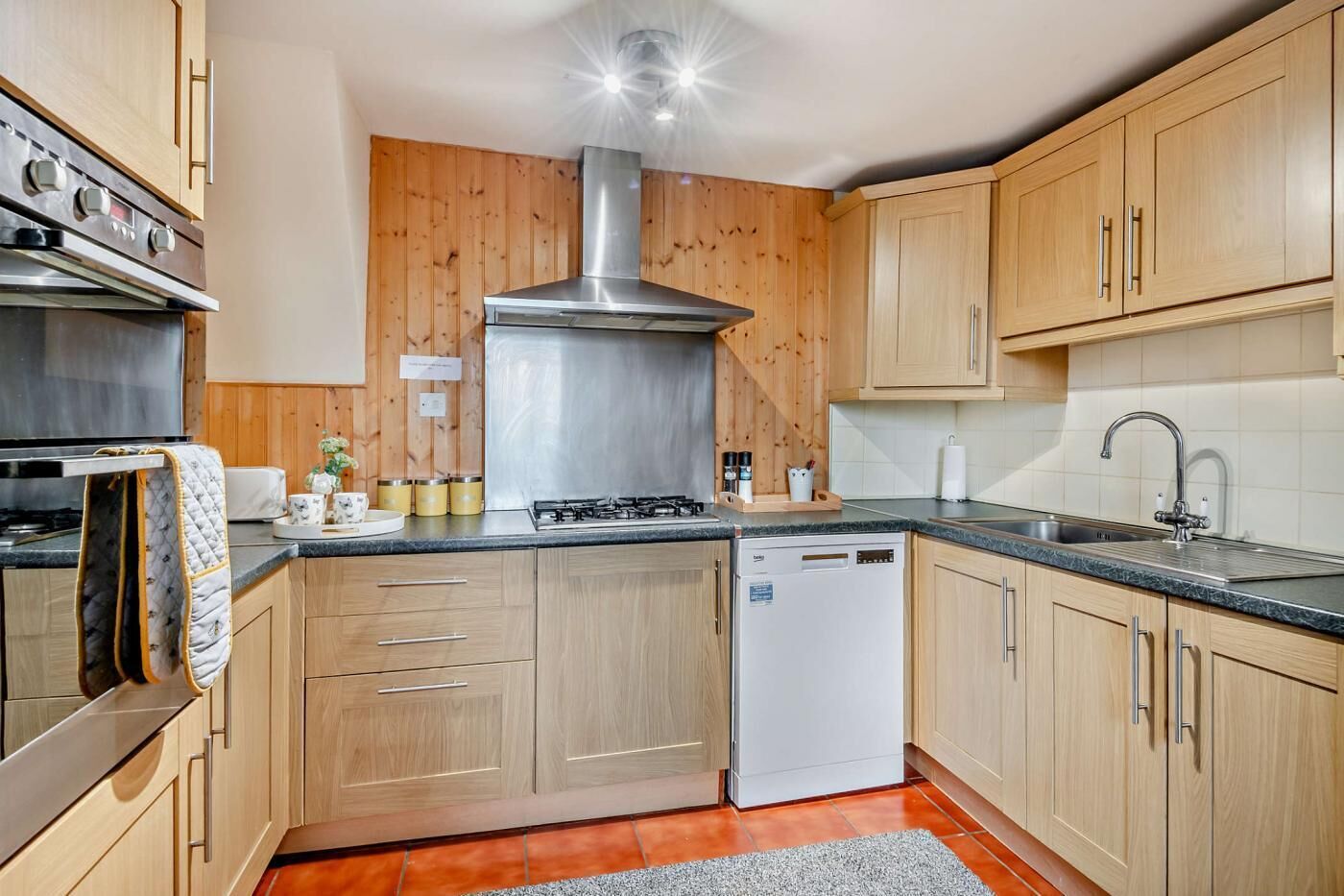 Batterie de cuisine, vaisselle et ustensiles