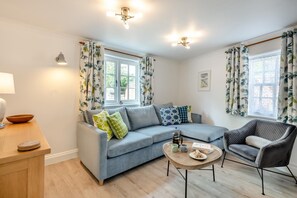 TV - 2 Bed in Halesworth (oc-r28879) (Halesworth)