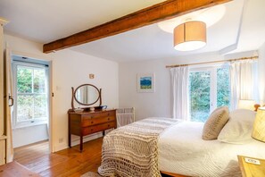 Bügeleisen/Bügelbrett, Reisekinderbett, kostenloses WLAN, Bettwäsche