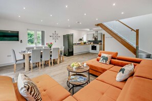 TV - 4 Bed in Retorrick Mill (oc-t28899) (Saint Mawgan)