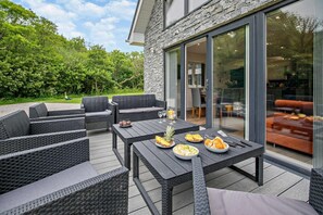 Outdoor dining - 4 Bed in Retorrick Mill (oc-t28899) (Saint Mawgan)