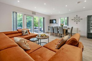 TV - 4 Bed in Retorrick Mill (oc-t28899) (Saint Mawgan)