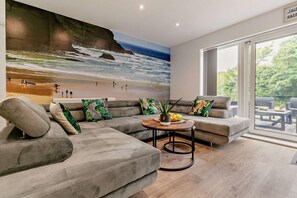 TV - 4 Bed in Retorrick Mill (oc-p28898) (Saint Mawgan)