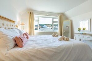 4 slaapkamers, een strijkplank/strijkijzer, reisbedje, gratis wifi