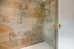 Towels - 4 Bed in Ainthorpe (oc-a28380) (Danby)