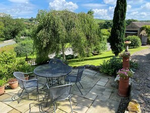 Outdoor dining - 4 Bed in Ainthorpe (oc-a28380) (Danby)