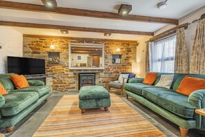TV - 3 Bed in Padstow (oc-h28928) (Padstow)