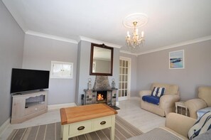 TV, fireplace - 3 Bed in Hope Cove (oc-hocov) (Hope Cove)