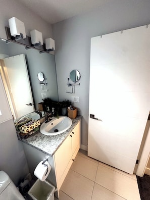 Hårtørrer, håndklæder, Sæbe, Shampoo