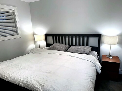 Charming 2 BR 1BA Basement suit in White Rock with WiFi