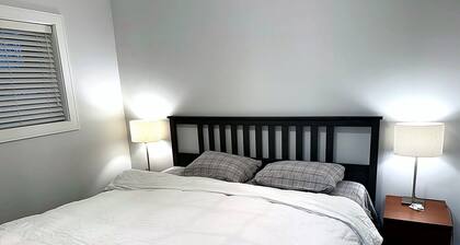 Charming 2 BR 1BA Basement suit in White Rock with WiFi