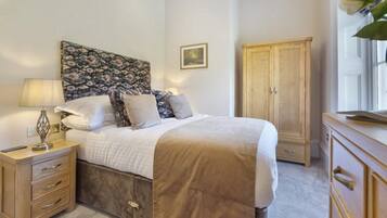 Iron/ironing board, WiFi (free), bed sheets