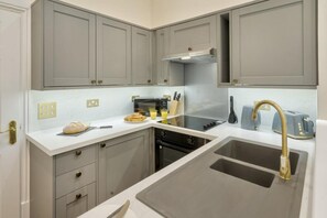 Oven, dishwasher, cookware/dishes/utensils - 1 Bed in Soulby (oc-m28925) (Pooley Bridge)