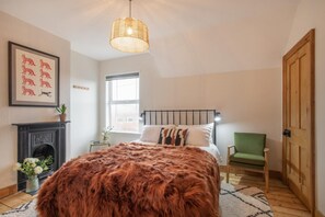 3 quartos, berço de viagem, Wi-Fi de cortesia, roupa de cama