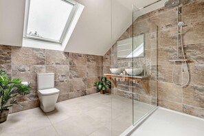 Towels - 4 Bed in Rhayader (oc-m28919) (Nantmel)