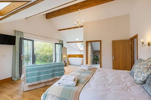 4 bedrooms, iron/ironing board, travel crib, WiFi (free) - 4 Bed in Rhayader (oc-m28919) (Nantmel)