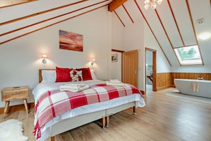 4 bedrooms, iron/ironing board, travel crib, WiFi (free) - 4 Bed in Rhayader (oc-m28919) (Nantmel)