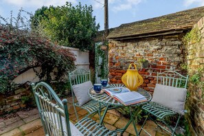 Outdoor dining - 3 Bed in Canterbury (oc-86139) (Canterbury)