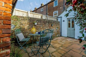 Outdoor dining - 3 Bed in Canterbury (oc-86139) (Canterbury)