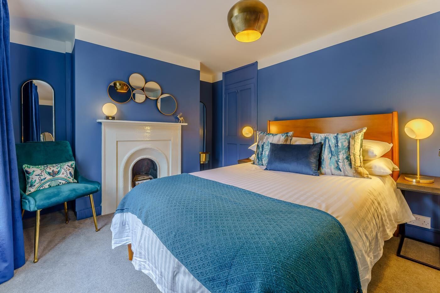 Iron/ironing board, free WiFi, bed sheets