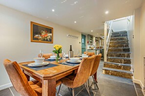 Dining - 2 Bed in Padstow (oc-l28951) (Padstow)