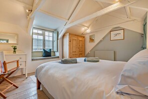 Iron/ironing board, free WiFi, bed sheets - 2 Bed in Padstow (oc-l28951) (Padstow)