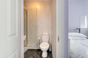 Hair dryer, towels - 2 Bed in Tenby (oc-w28987) (Tenby)